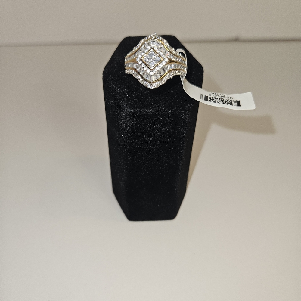 Exquisite Ring Size 8 - Picture 8 of 13